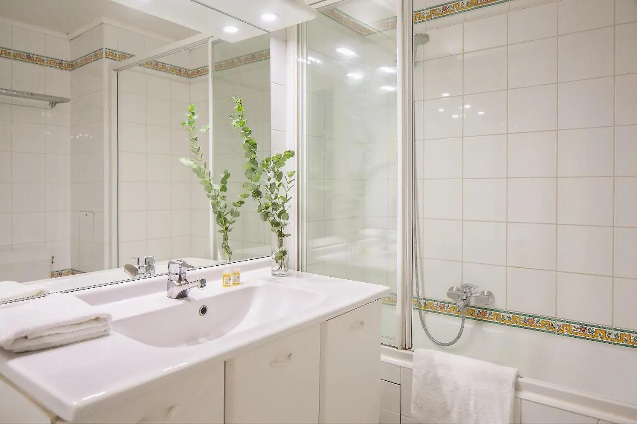 Hotel Des Grandes Ecoles 3*