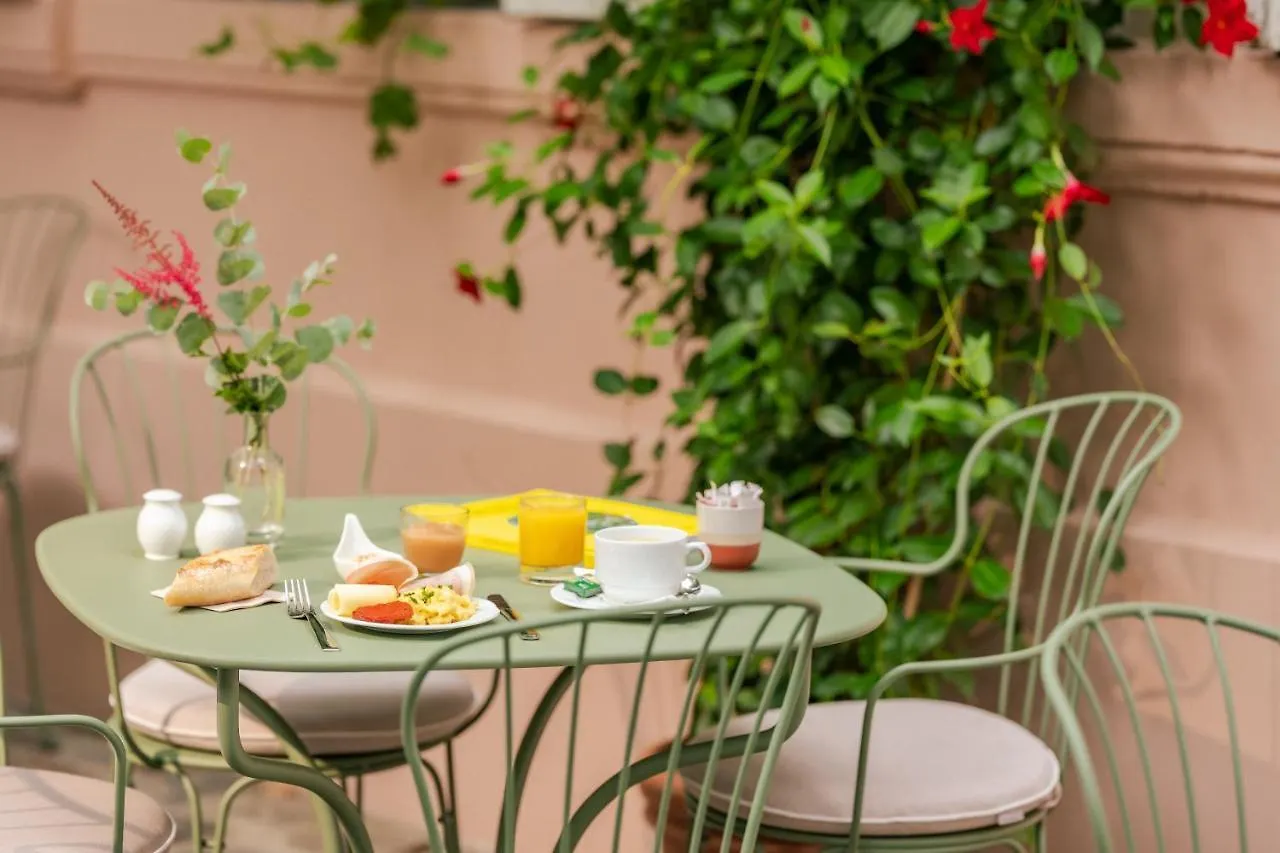 Des Grandes Ecoles Otel 3*