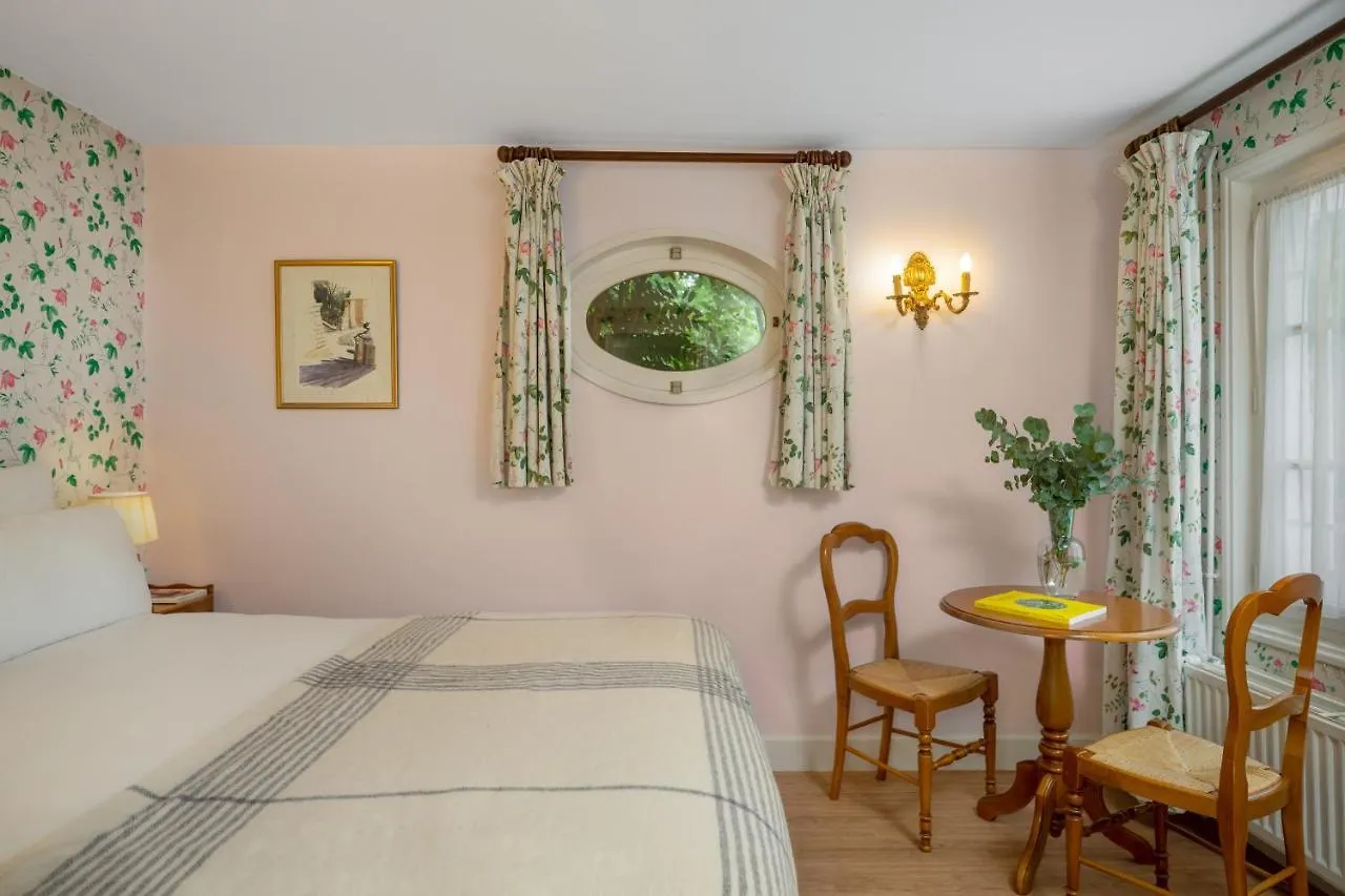 Hotel Des Grandes Ecoles 3*