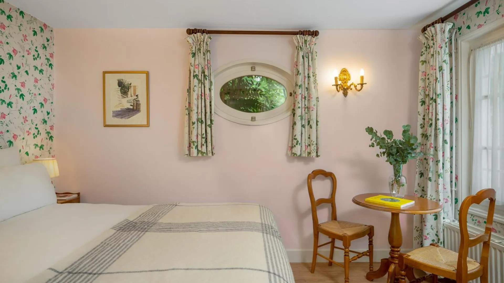 Hotel Des Grandes Ecoles 3*
